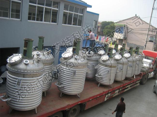 Loading and delivery of reactor